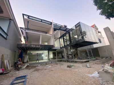 Nhà Phạm Thành Long thi công cửa và nội thất gỗ công nghiệp